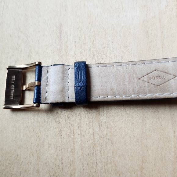 Fossil Rhett Chronographic Watch in Navy Blue and Rose Gold details - Picture 2 of 7